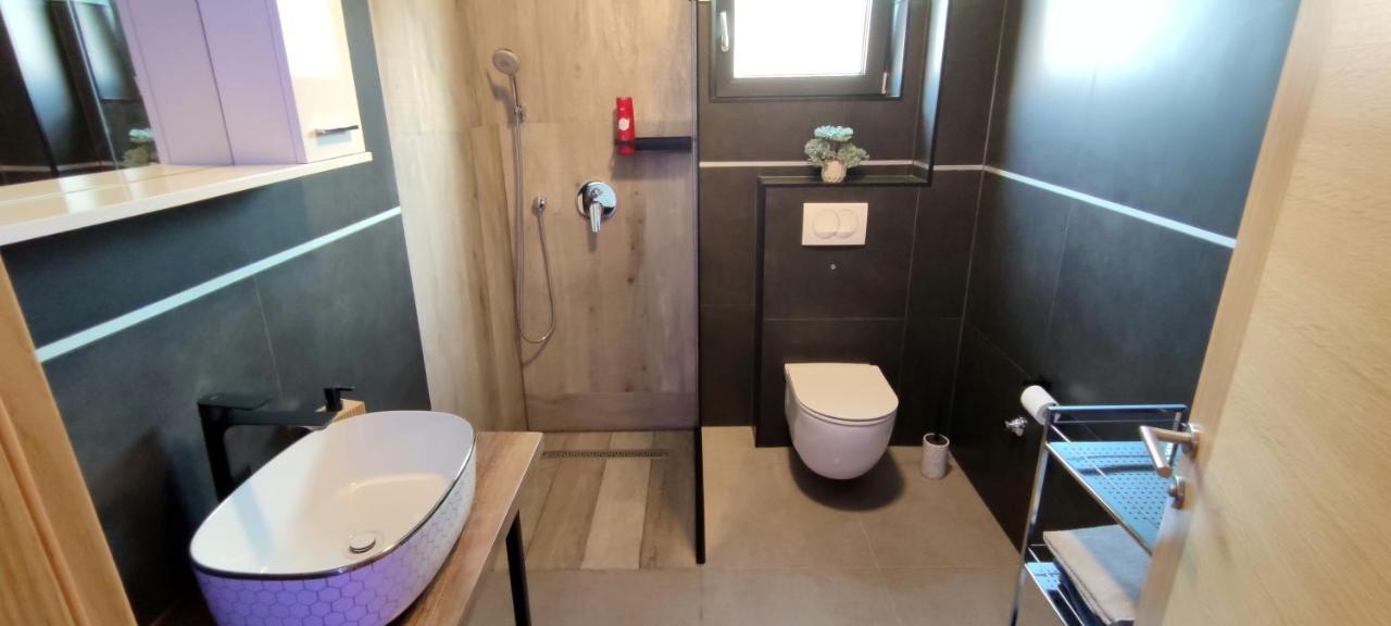 Spacious Modern Apartment Биоград на Мору Екстериор снимка